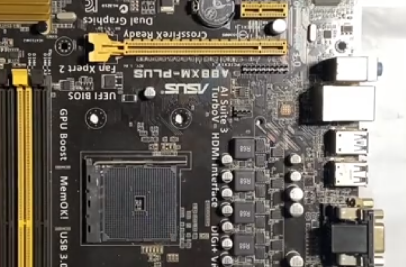 成都神舟筆記本進(jìn)水不開機(jī)黑屏維修案例 技術(shù)資訊 第1張-成都十五維修